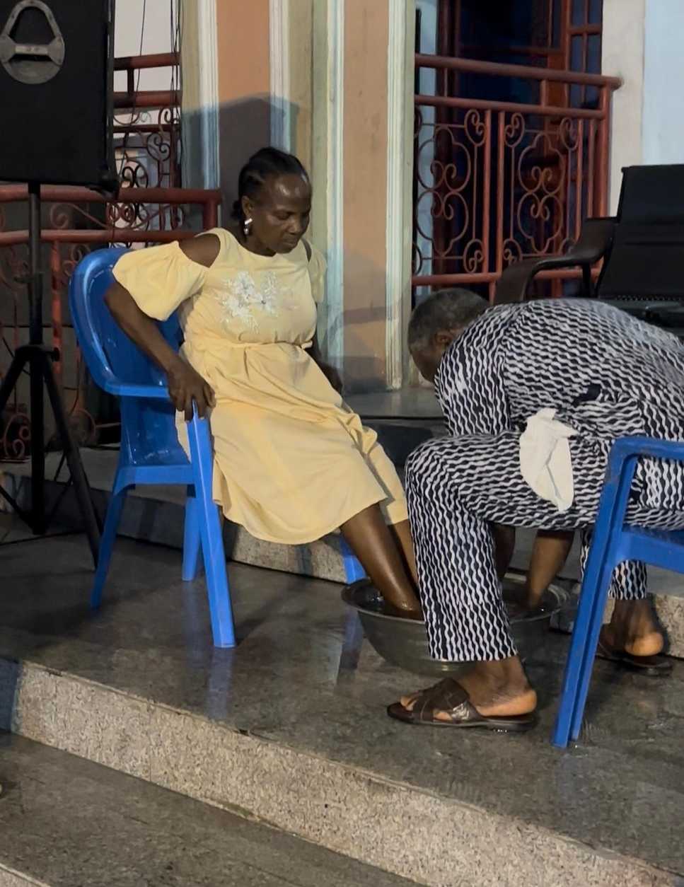 Feet washing service